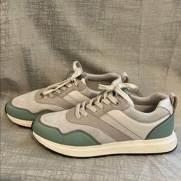 Fat Face sneakers/trainers in very good condition . Size 41 - Picture 2 of 9